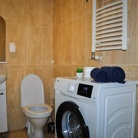 центр новострой новая большая однокомнатная со всеми удобствами דירה *